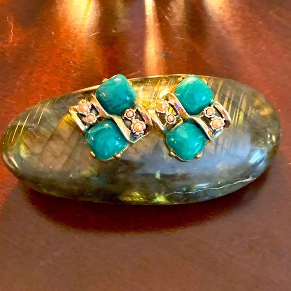 Malichite and Seed Pearl Clip-on Earrings 🚀CLOSET CLEAROUT DAY🚀 - Picture 3 of 9